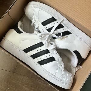 Adidas Superstar sneakers unisex size 6